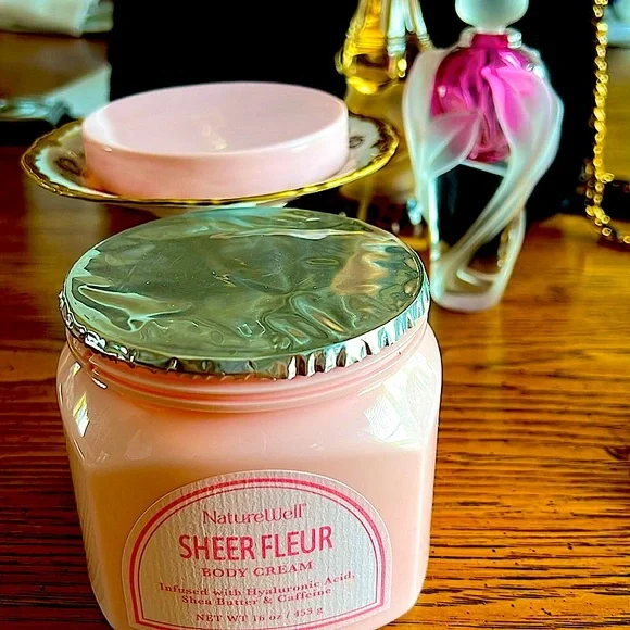 🌸NWT Closed(SheerFleur)BodyCream16ozInfusedHyaluronicAcidSheaButter&Caffenie - Picture 3 of 4